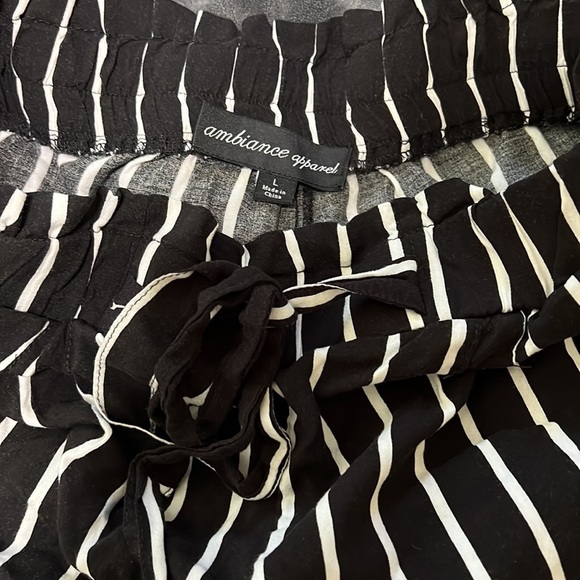 Ambiance Apparel Women’s Black & White Striped Shorts Size Large - Picture 3 of 6